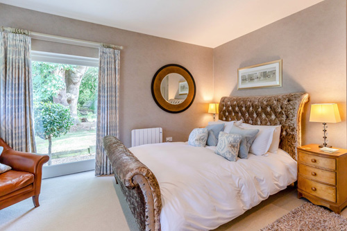 Damson Cottage in Kent, sleeps 6 or 7 with pool 